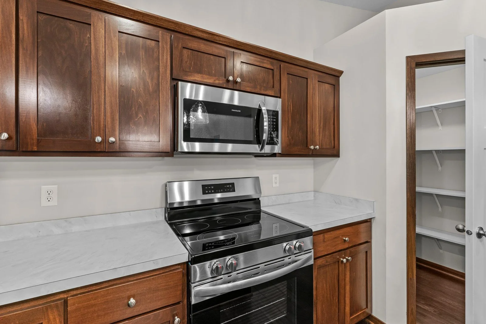 17-web-or-mls-1801 Hawk Trail-108.jpg