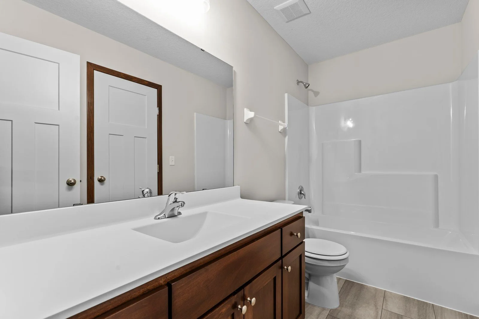 32-web-or-mls-1801 Hawk Trail-163.jpg