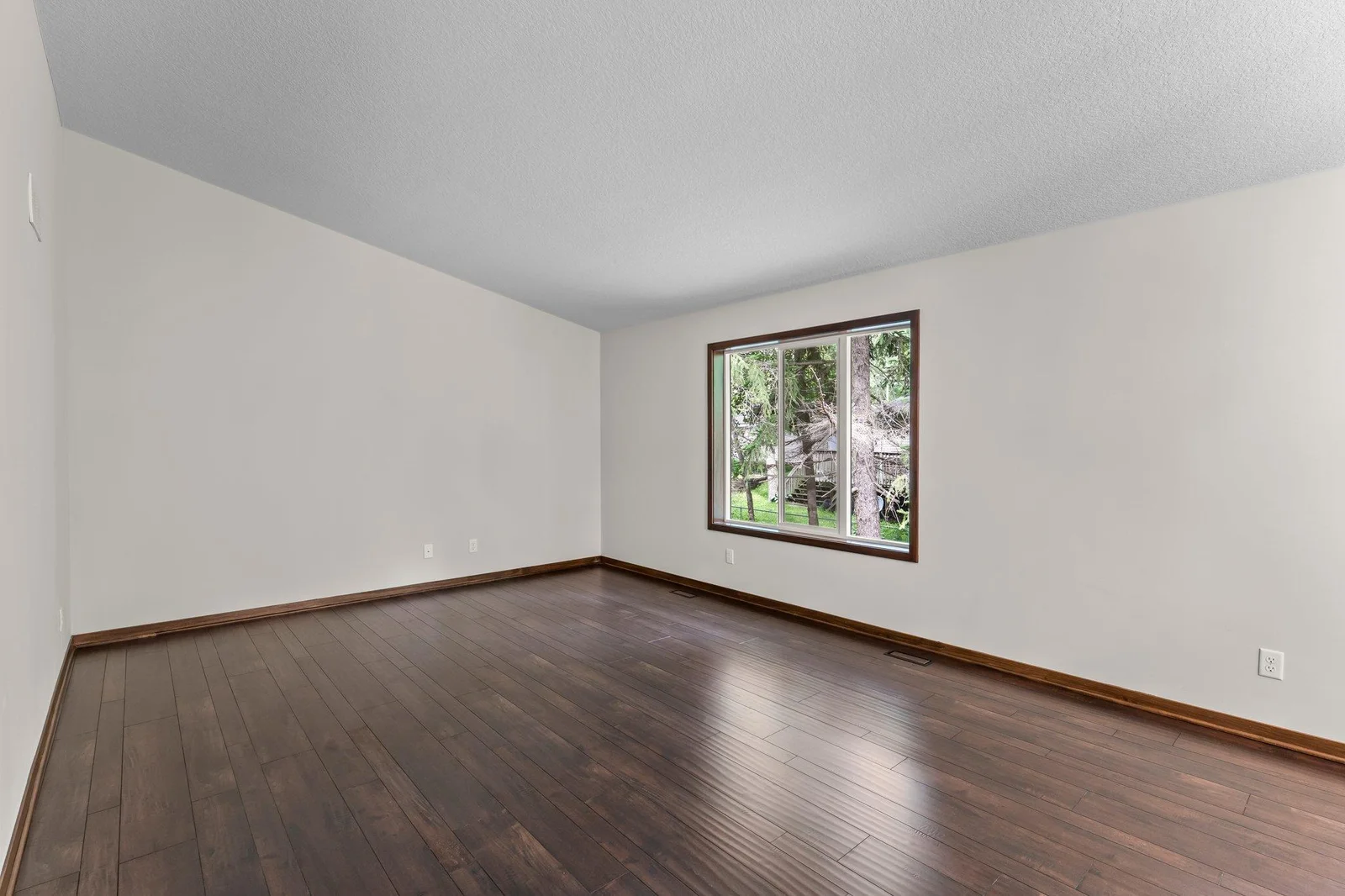 25-web-or-mls-1801 Hawk Trail-137.jpg