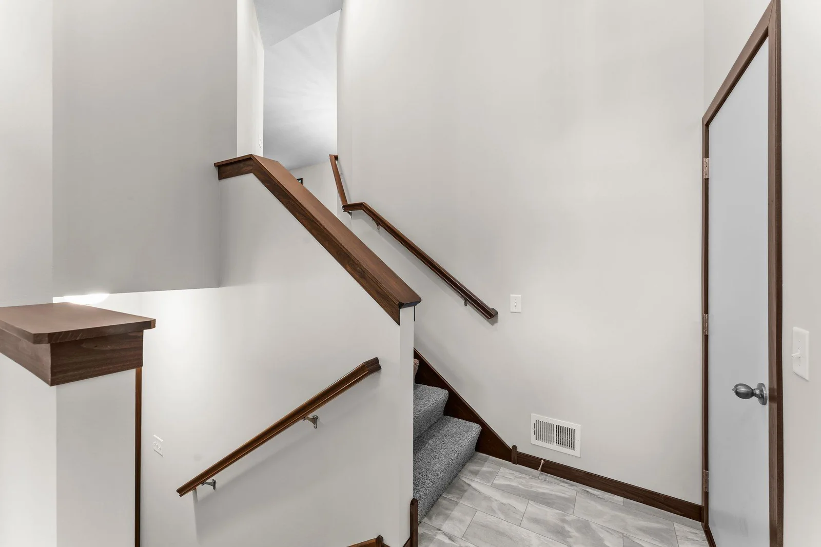 35-web-or-mls-1801 Hawk Trail-57.jpg