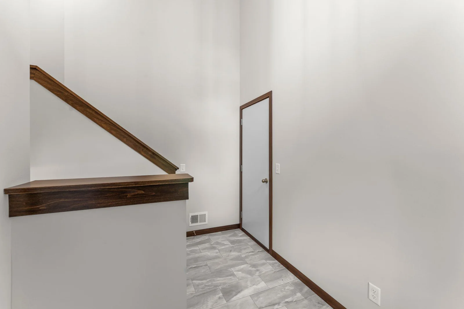 12-web-or-mls-1801 Hawk Trail-54.jpg
