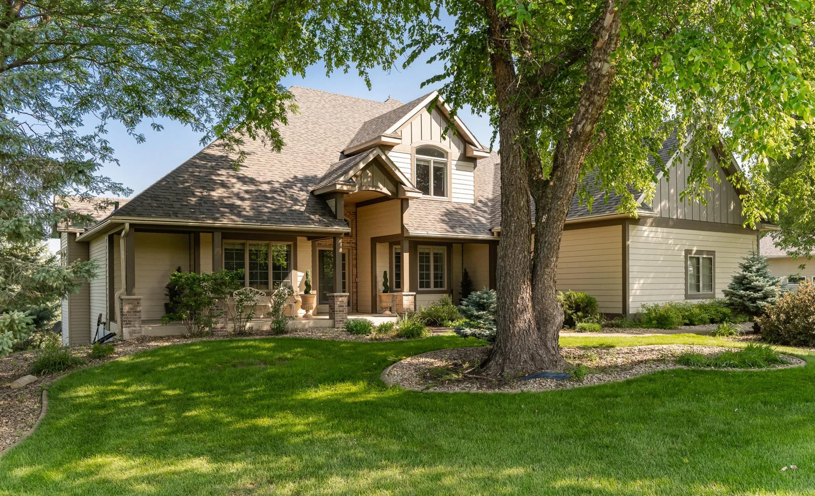 581 Frederichs Drive, Rochester