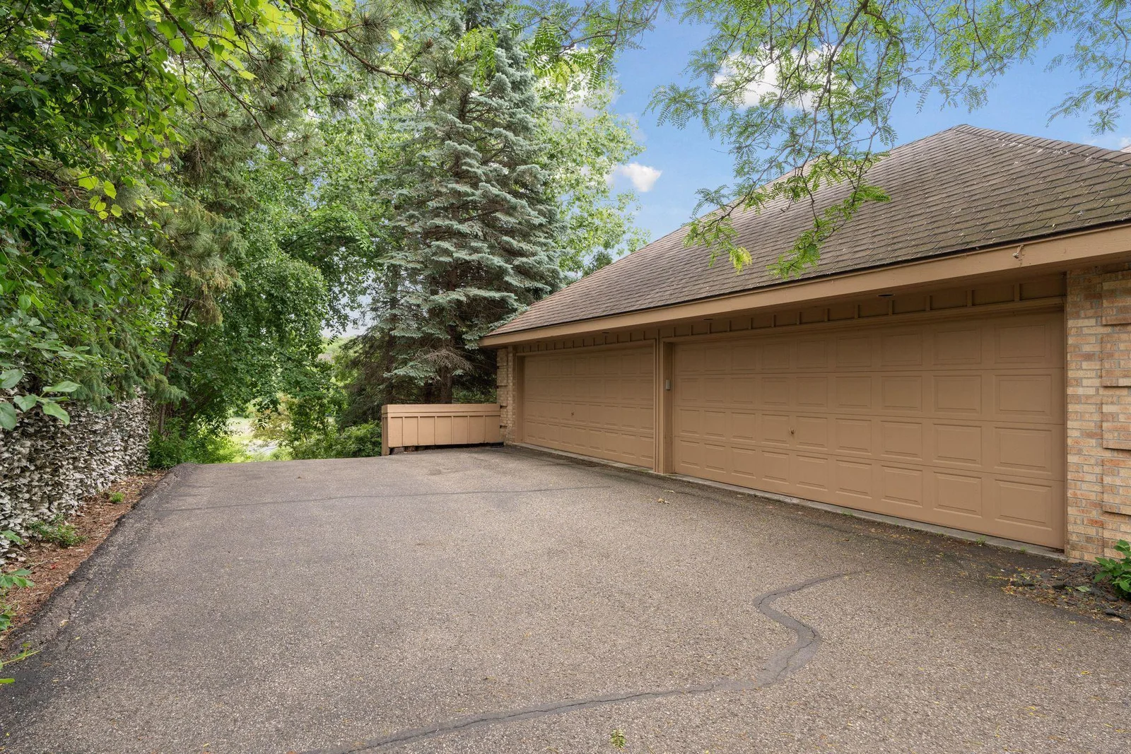 6541 Beach Road - Spacecrafting -garage 2.jpg