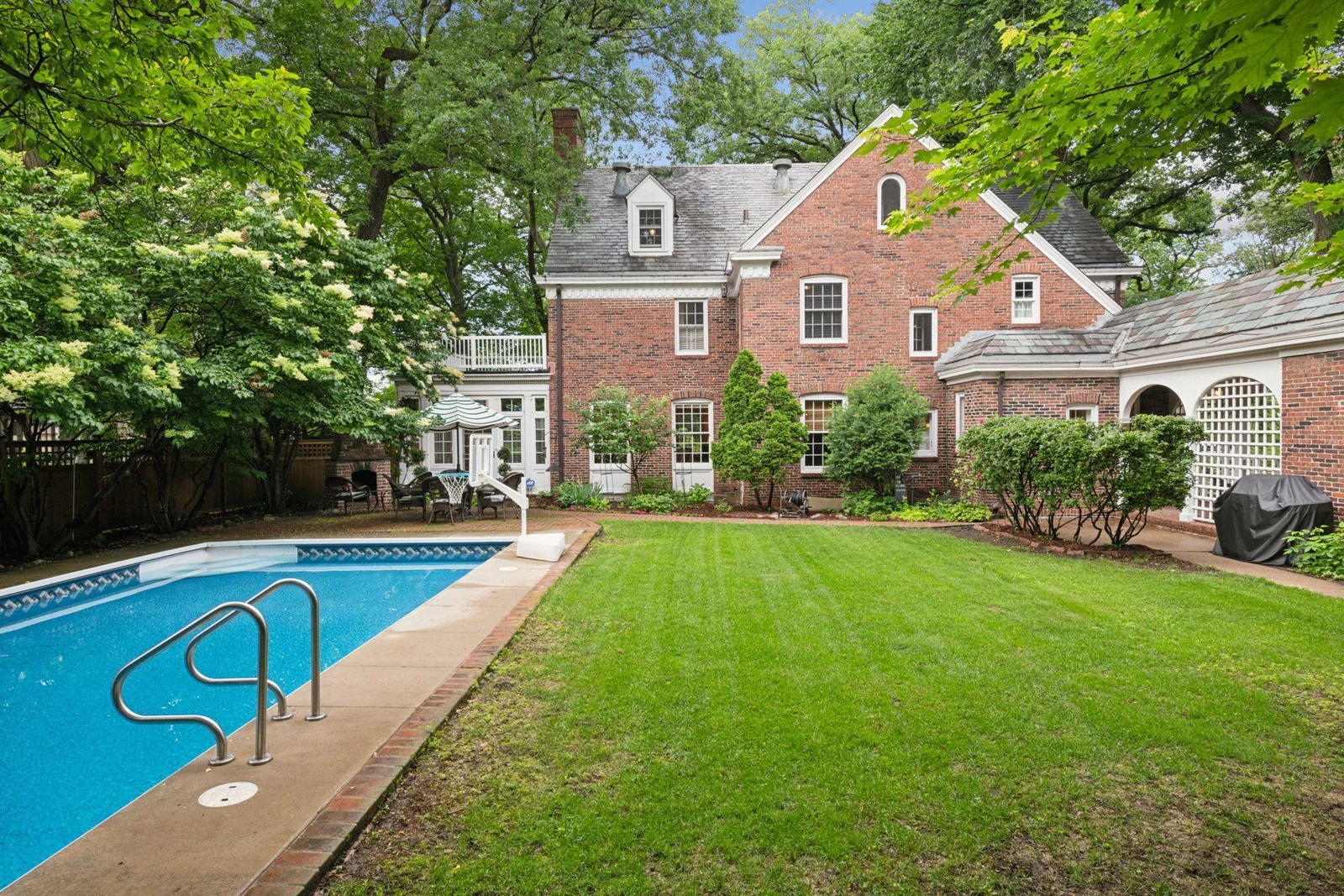 There's plenty of room for yard games, family gatherings, and graduation parties.