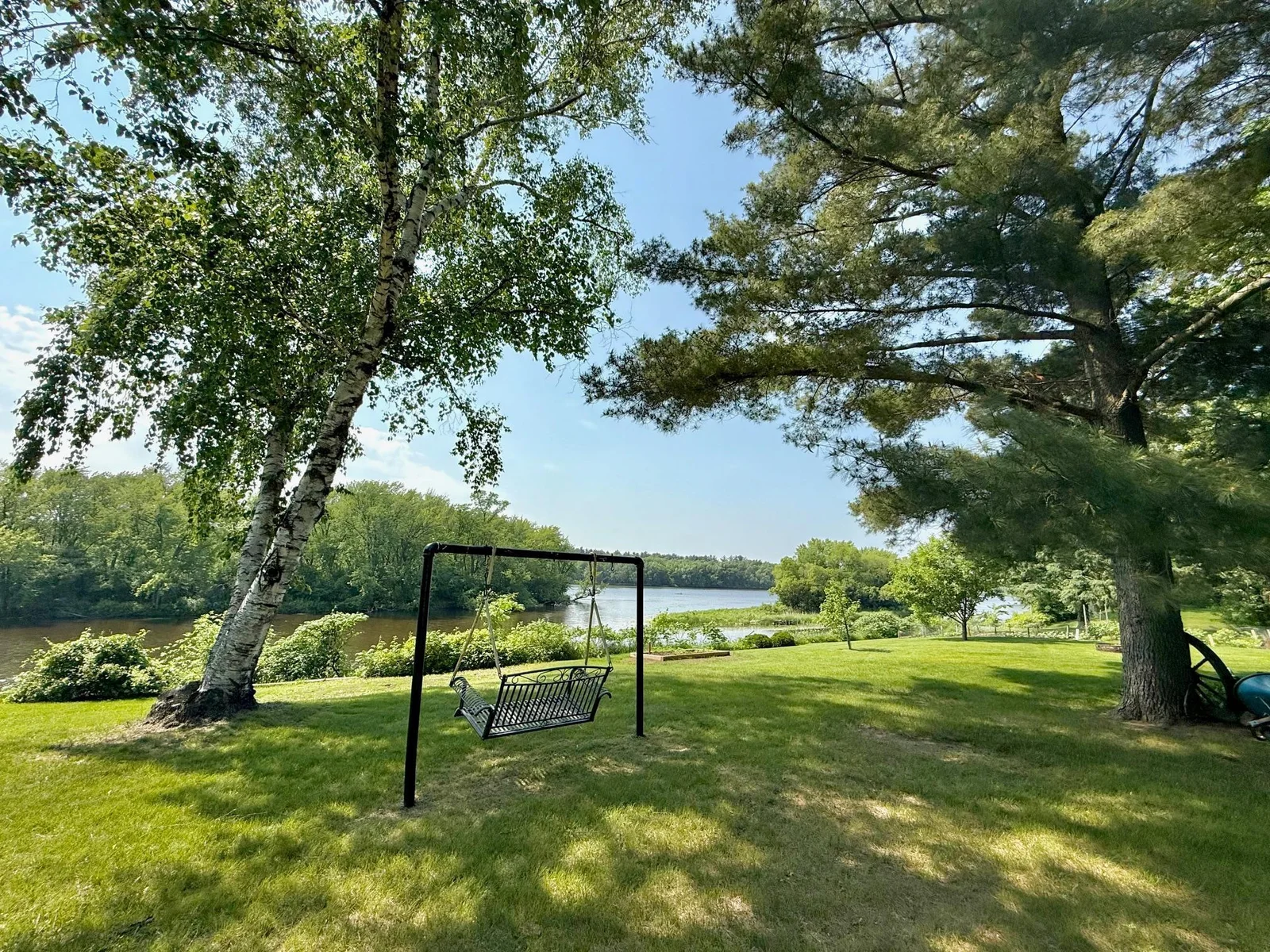 33-Stunning river front and views.jpg