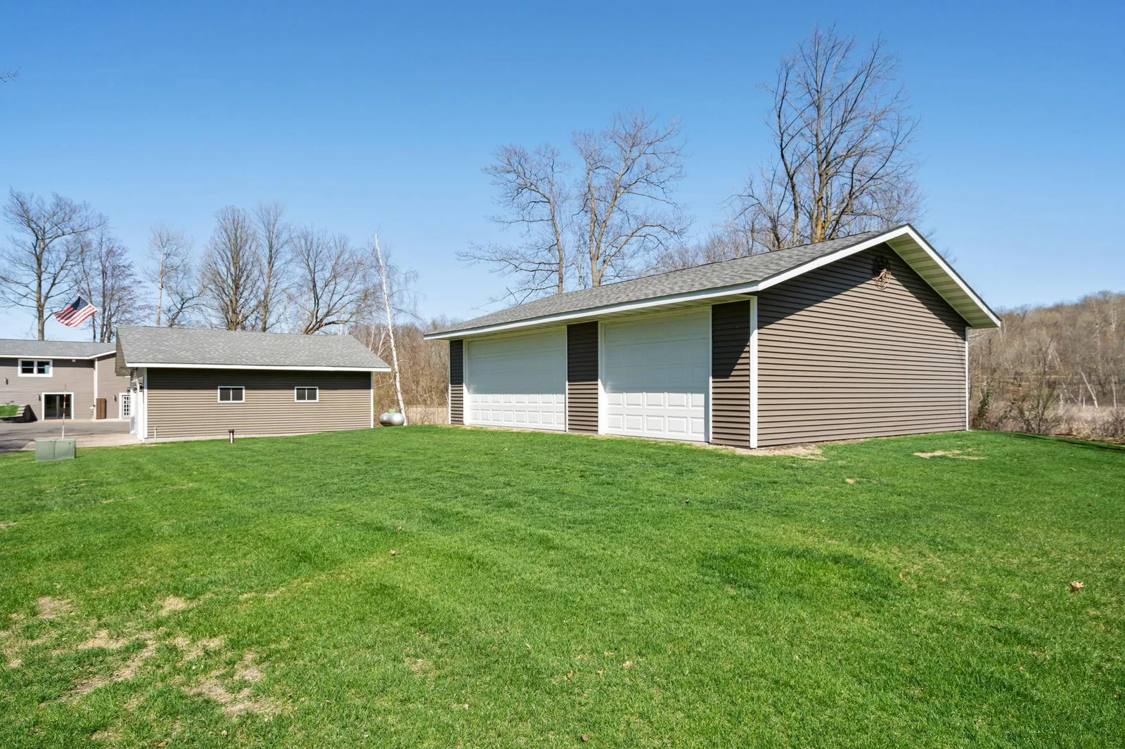 31-web-or-mls-695-pine-lake-ln.jpg