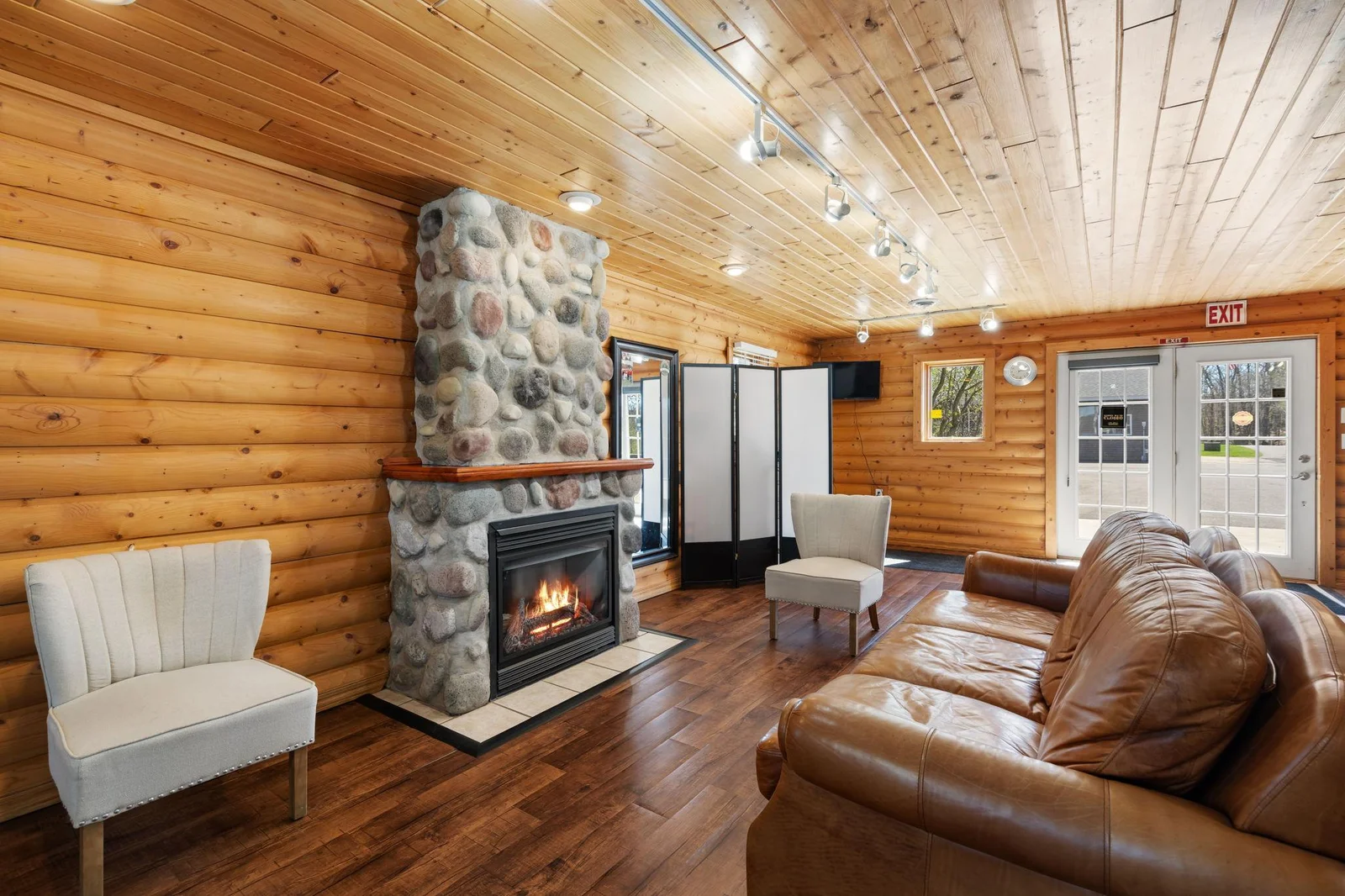 25-web-or-mls-695-pine-lake-ln.jpg