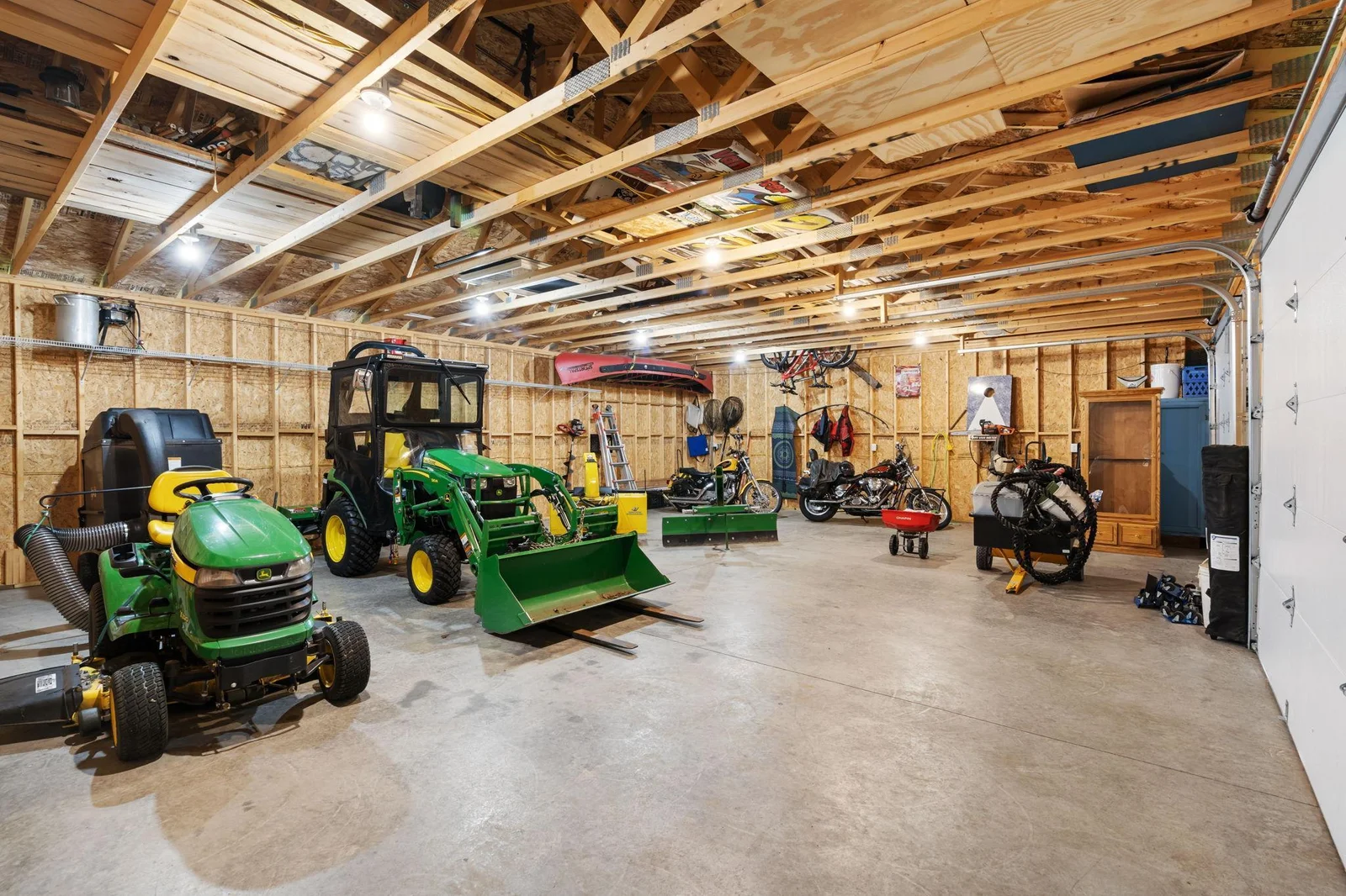 33-web-or-mls-695-pine-lake-ln.jpg