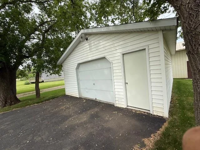 24 x 20 Garage front  w GDO.jpg