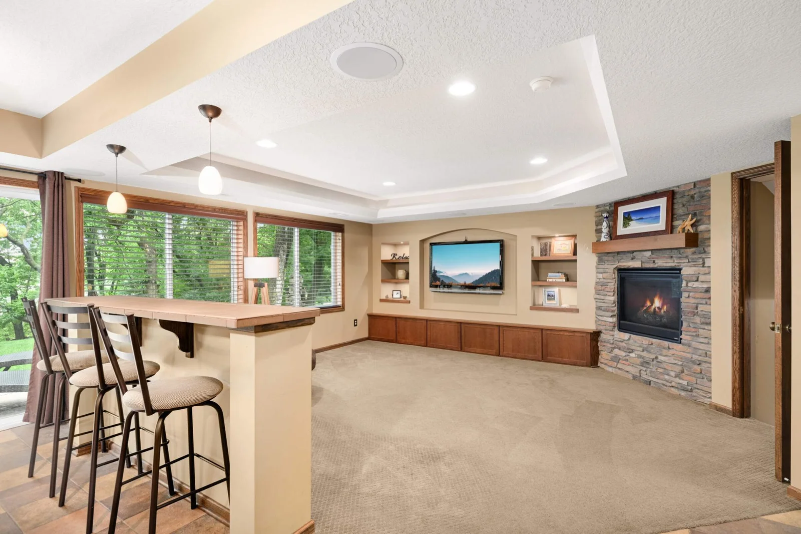 Lower level large recreation room
