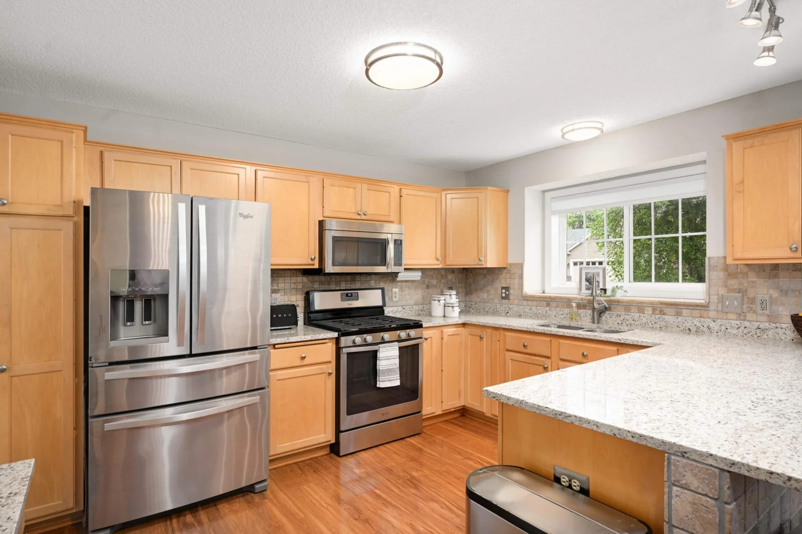 Kitchen / Maple Cabinets
