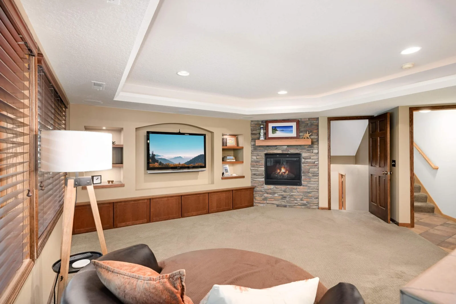 Lower level large recreation room