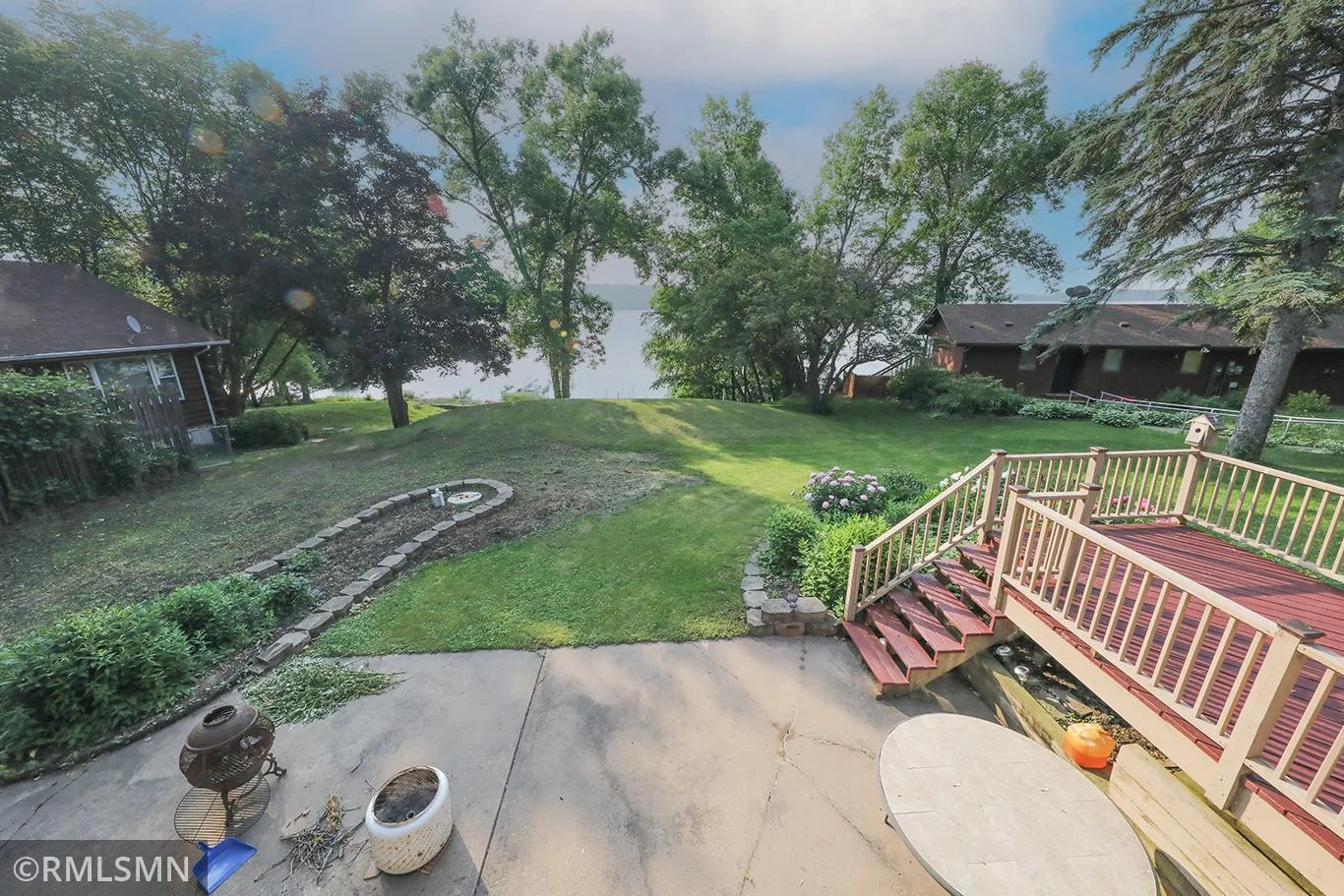 tiered decks to lake