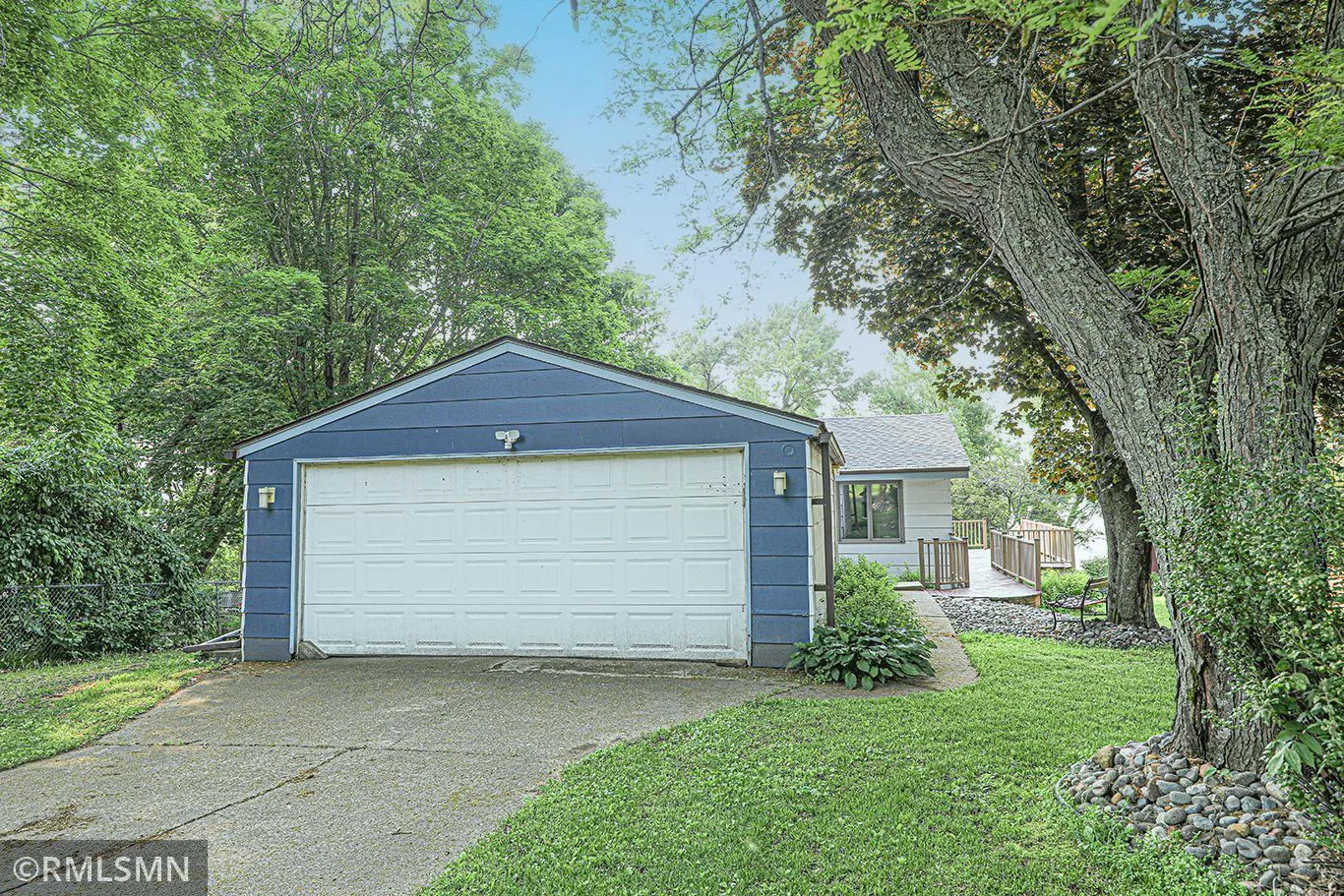 oversized  garage fits the pontoon!