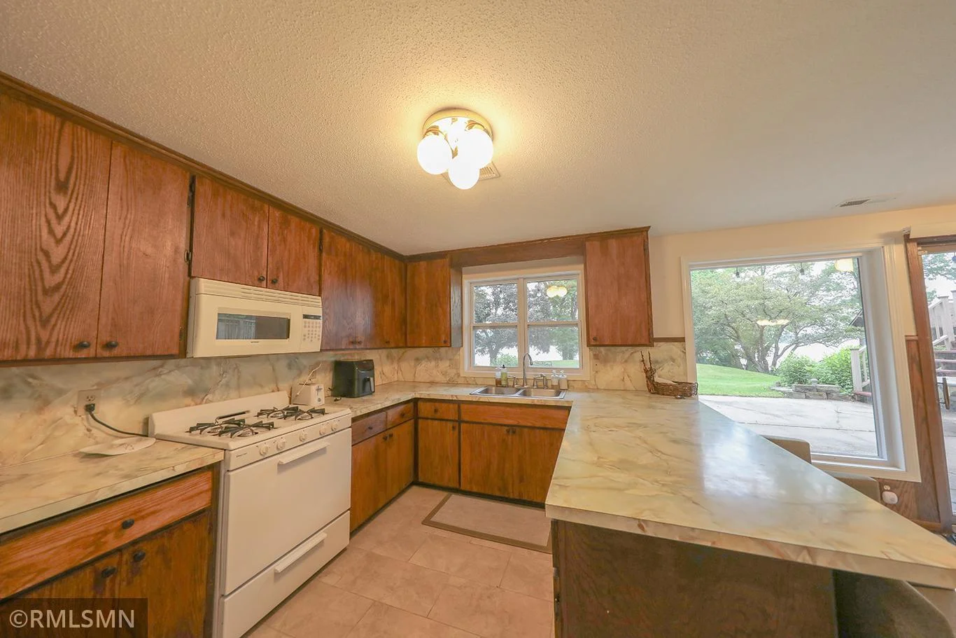 Huge kitchen seating area!