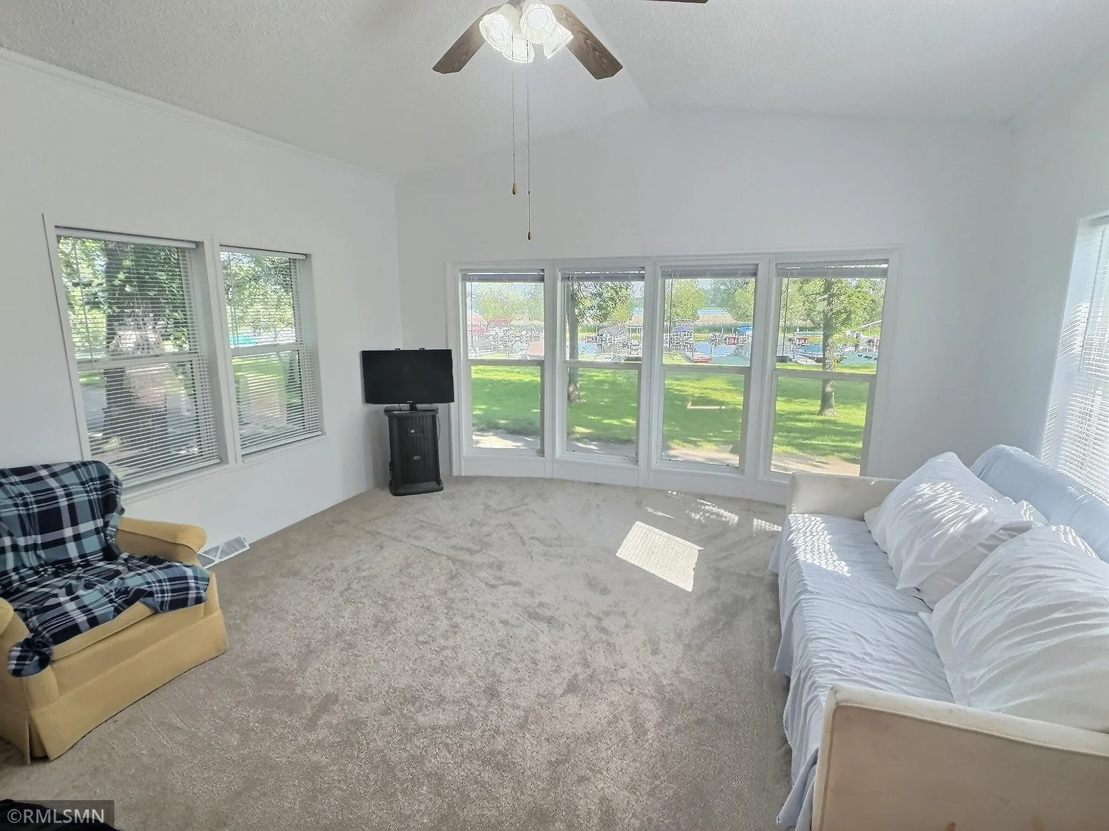 A large inviting living room offers great views of Clearwater Lake. Not bad spot to settle in for the night and relax.