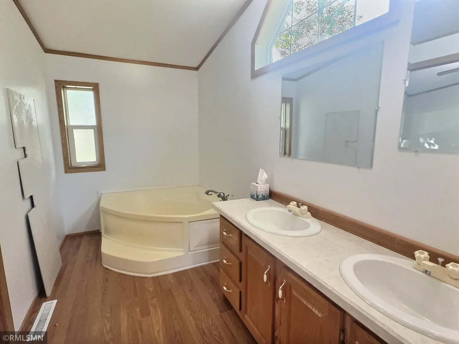 The primary private bath ahs dual sinks, whirlpool tub and separate shower.