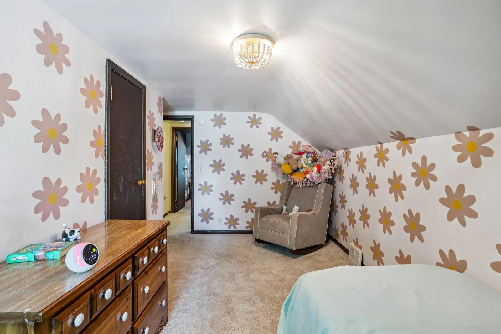 Upper level bedroom with 2 closets
