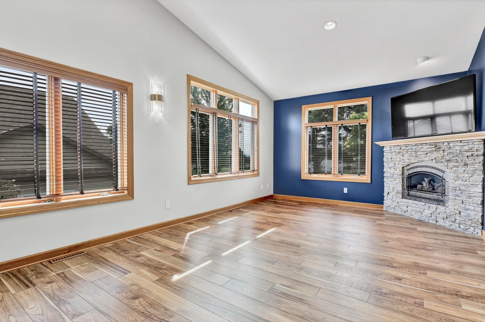Livingroom/Gas Fireplace