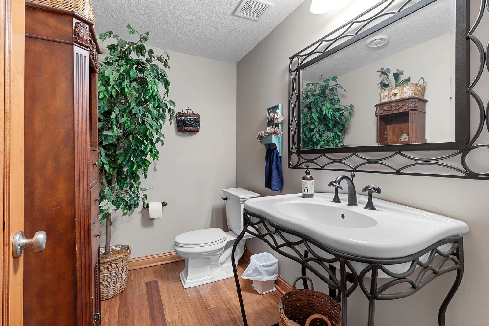 Lower-level half bath