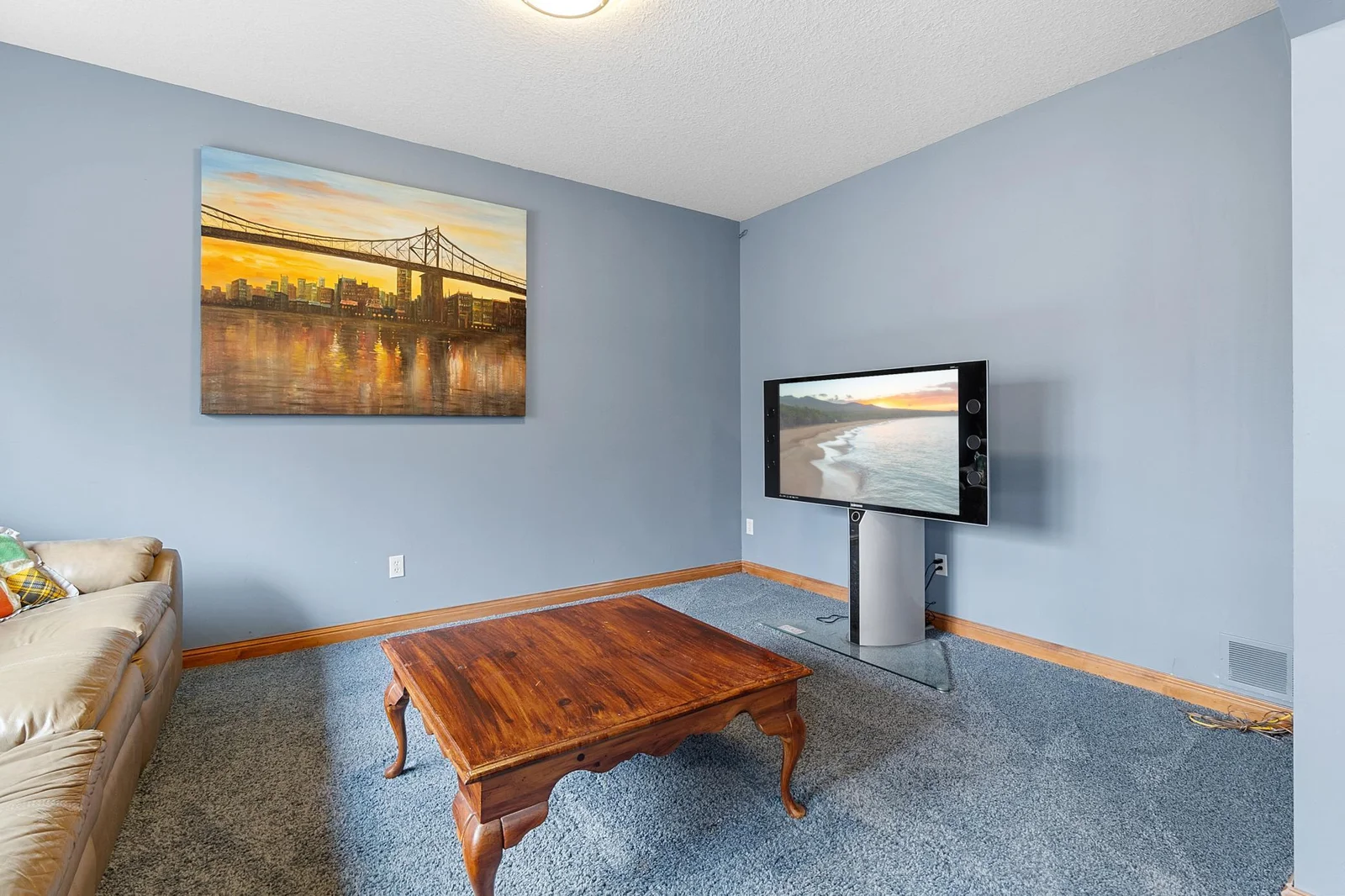 Lower-level first bedroom suite separate sitting area. Wired LAN available.