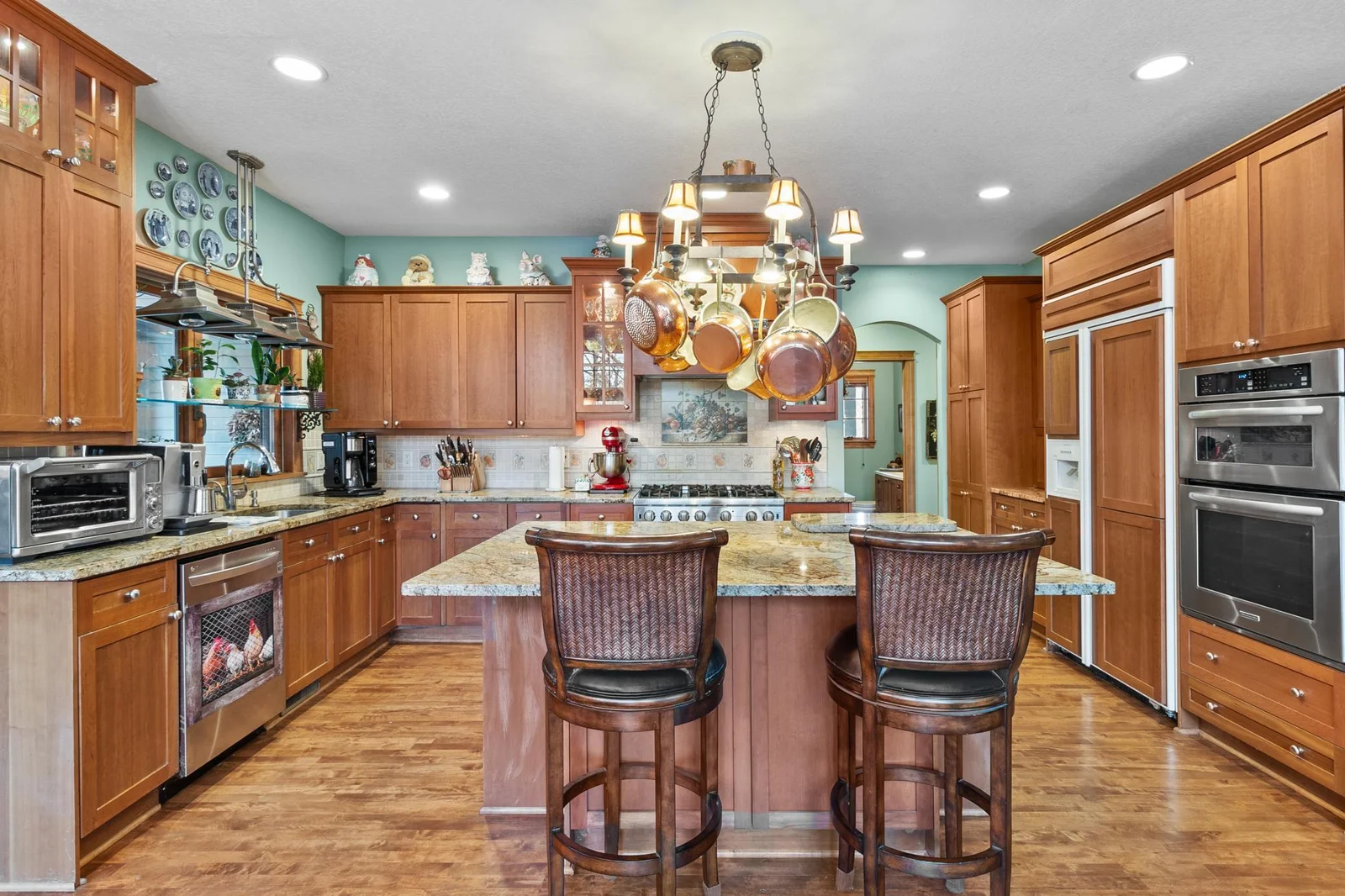 Kitchen view toward breakfast bar.