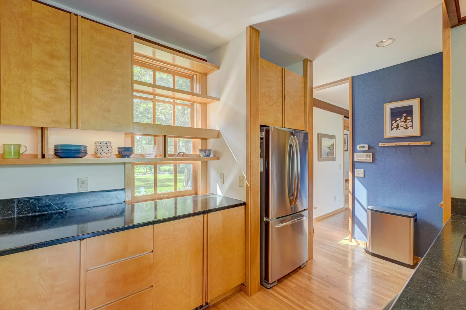 The lower cabinets have convenient pull-outs.