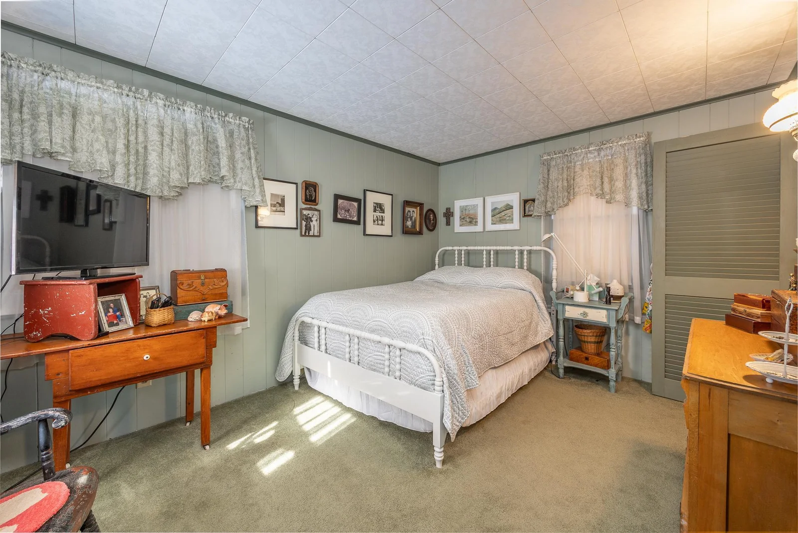 Upstairs bedroom