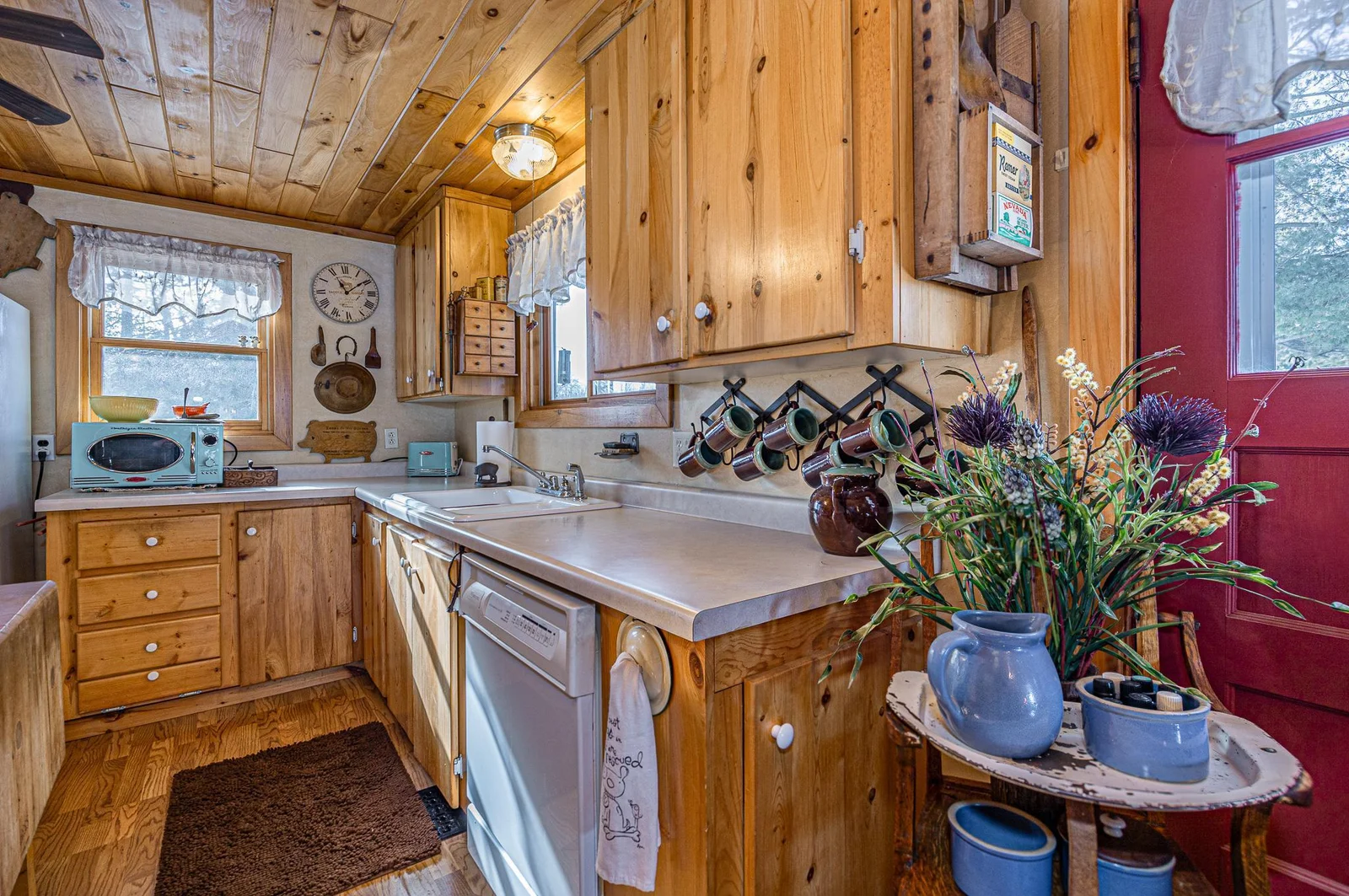 Views of kitchen