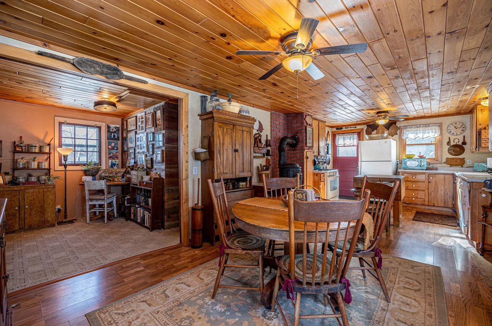 Additional views of dining area