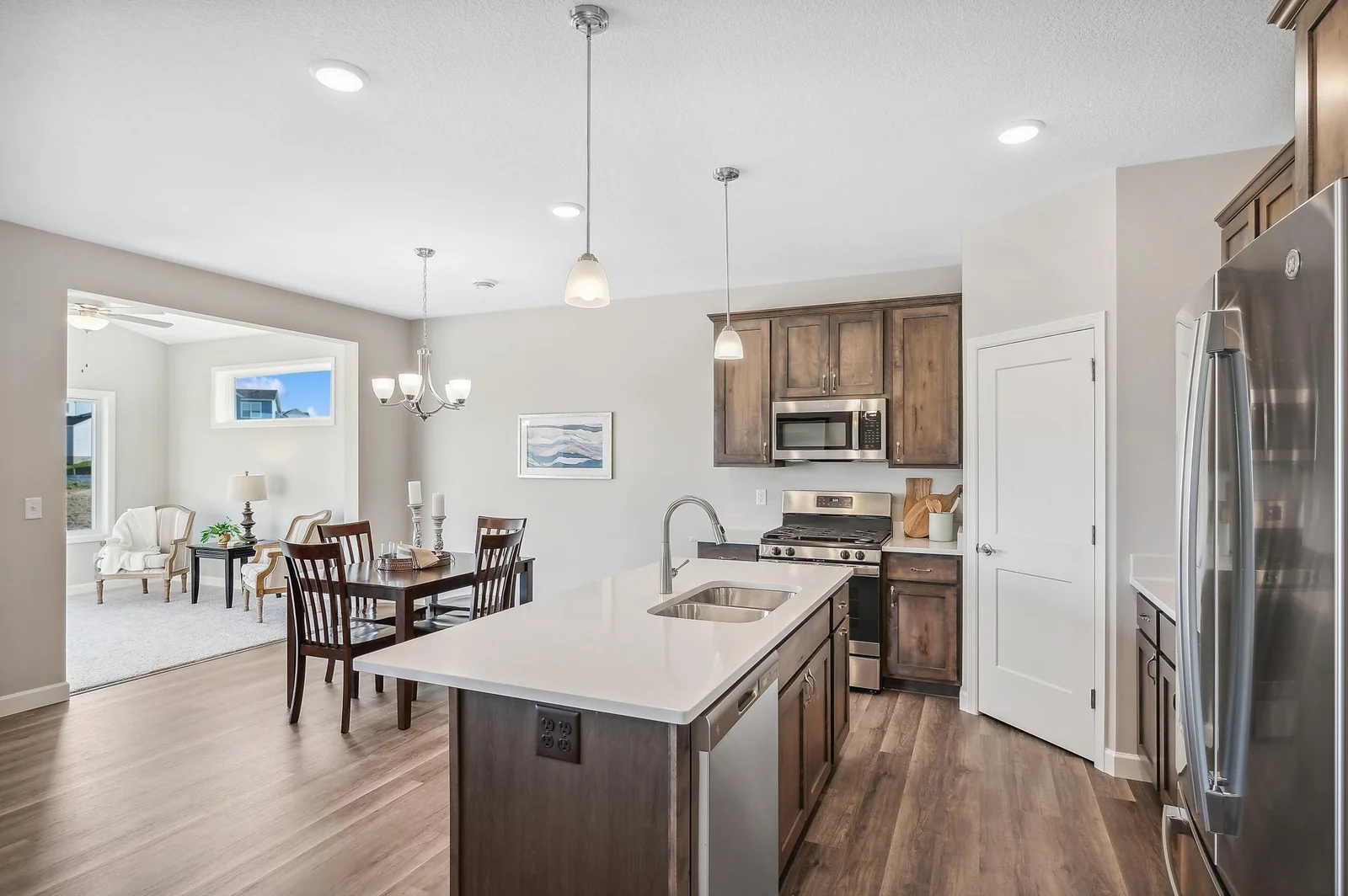 2. Kitchen 2.jpg