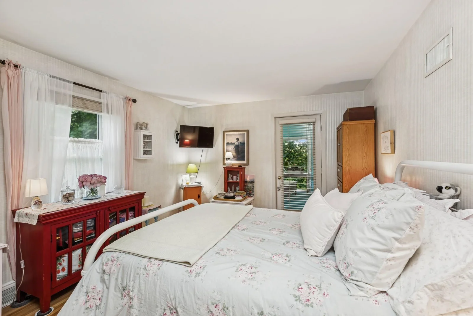 Huge Bedroom on Main