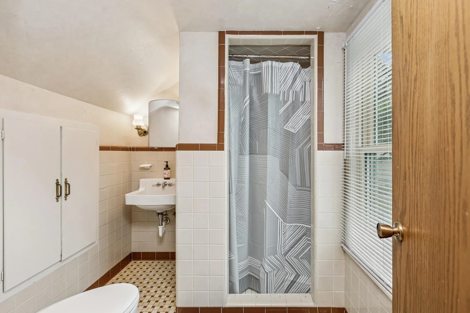 Upper Level 3/4 Bath