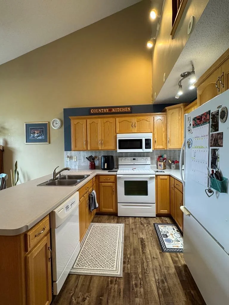Plenty of cabinetry