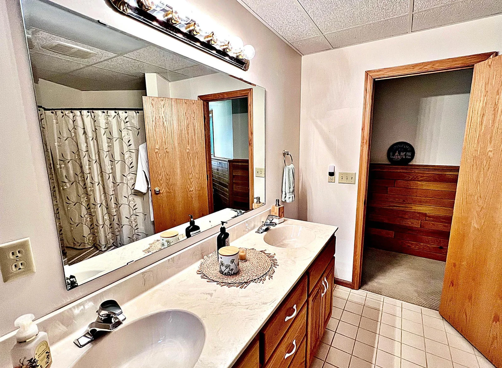 Bathroom Full on lower level.1.jpg