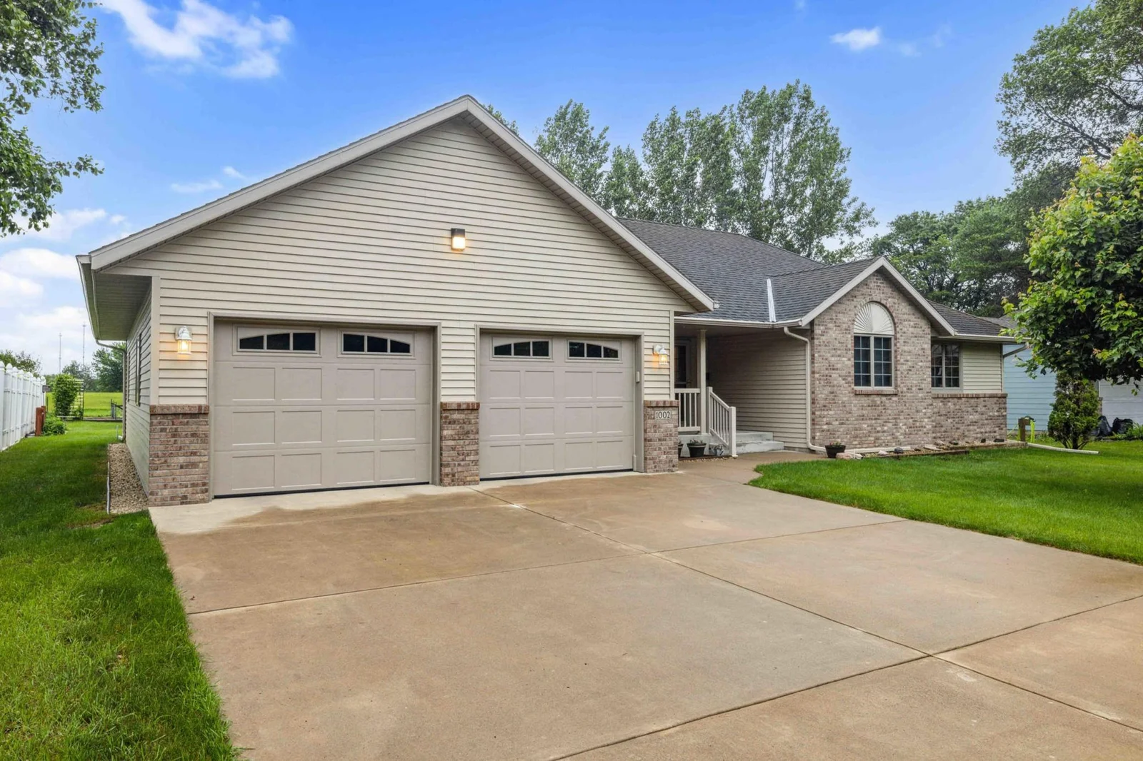 Beautiful custum built 3 bed, 3 bath home with unfinished basement-one owner!