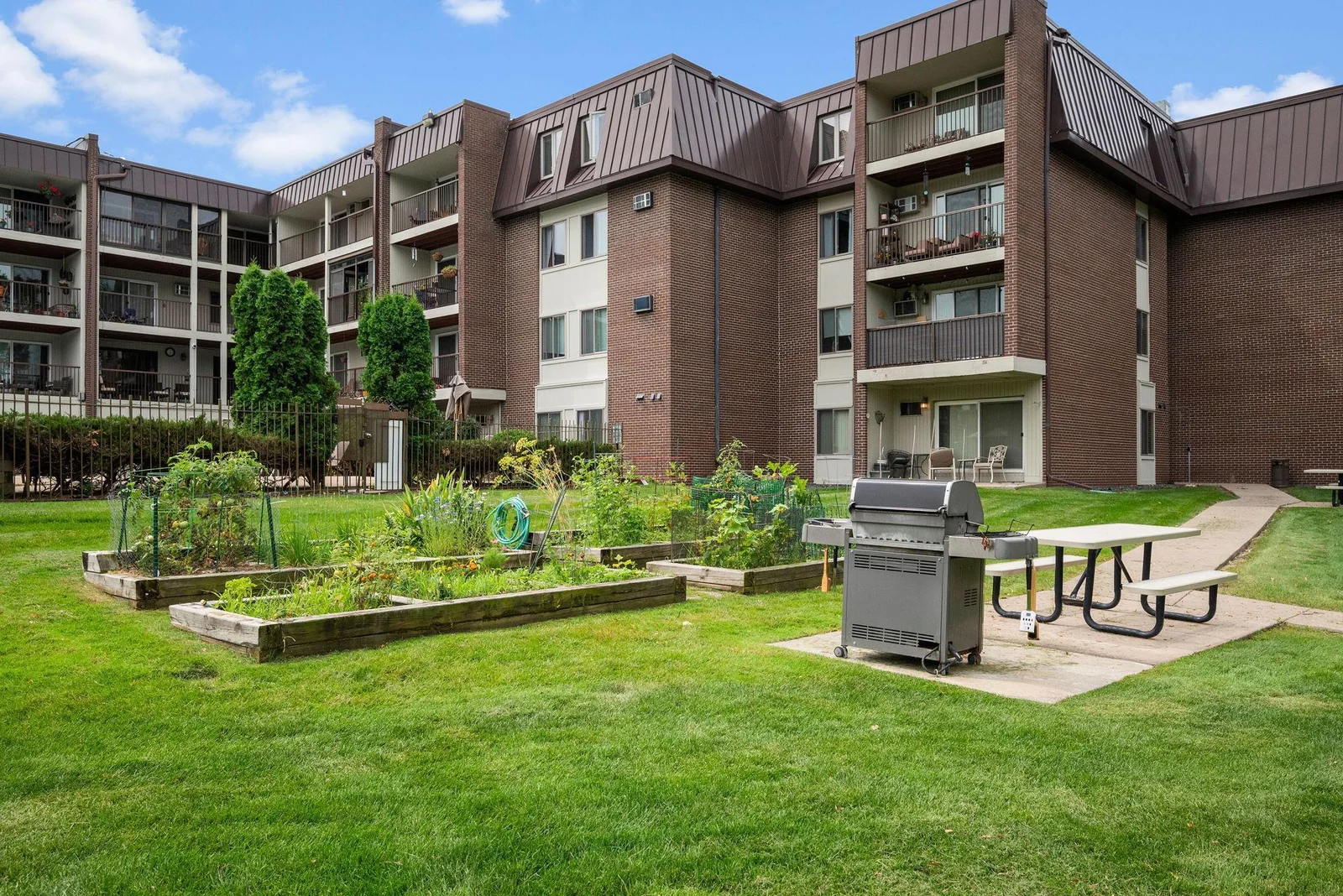 25-web-or-mls-4860-park-commons-dr-314.jpg