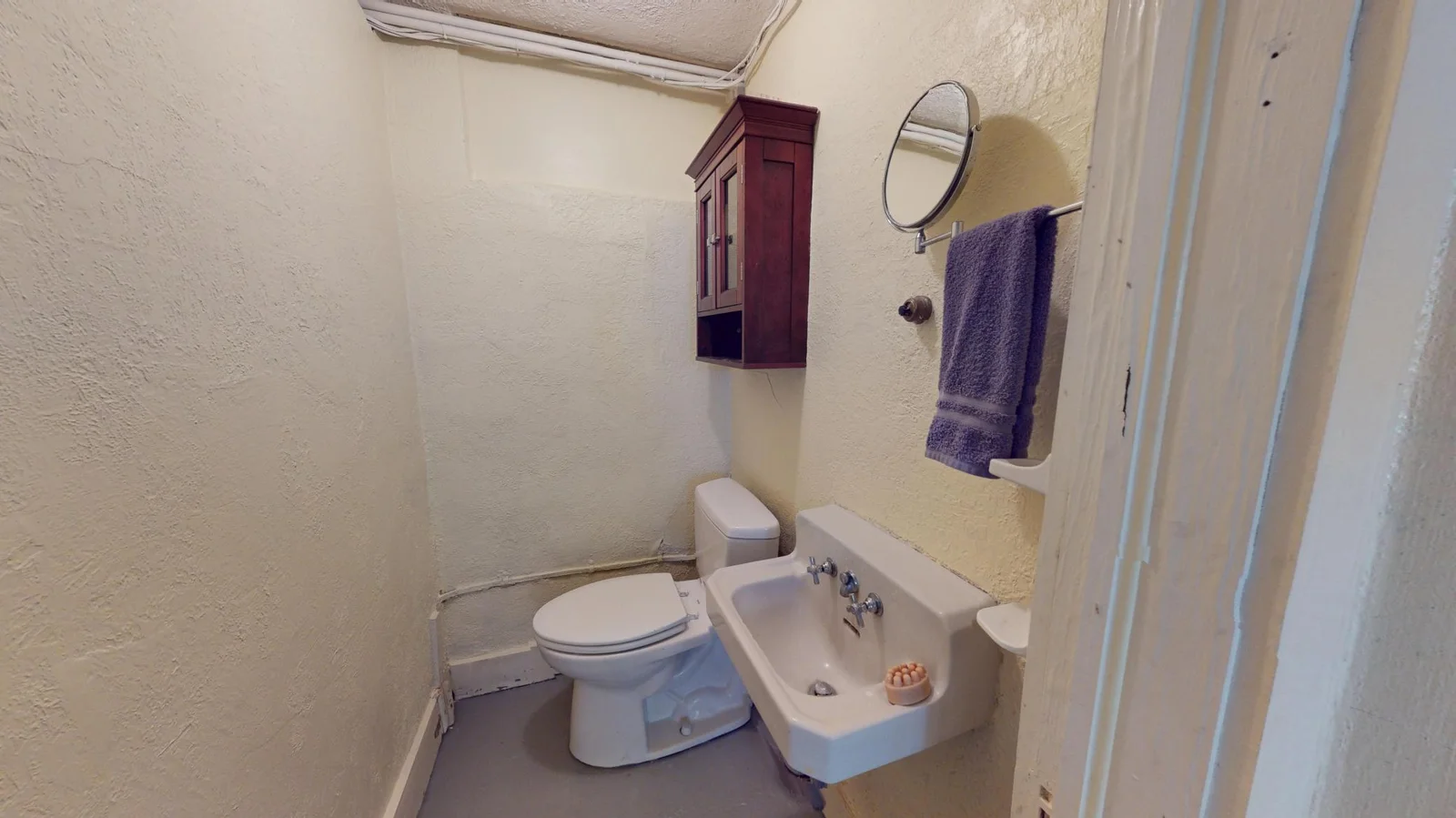 LL 1/2 Bathroom