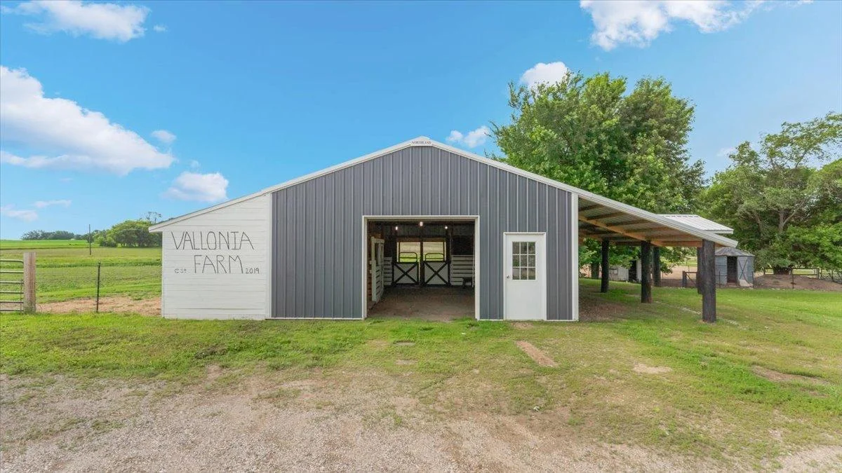 24'x40' barn built in 2016; the 8'x40' lean-to was added in 2022.