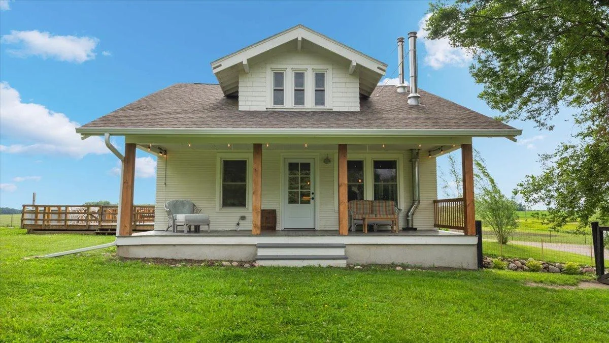 21038 Lace Avenue, Hutchinson