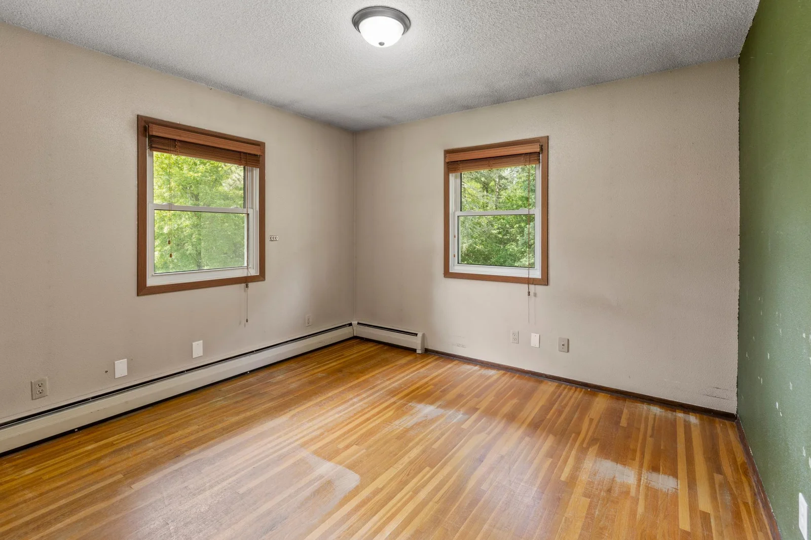 Main bedroom 1-1.jpg
