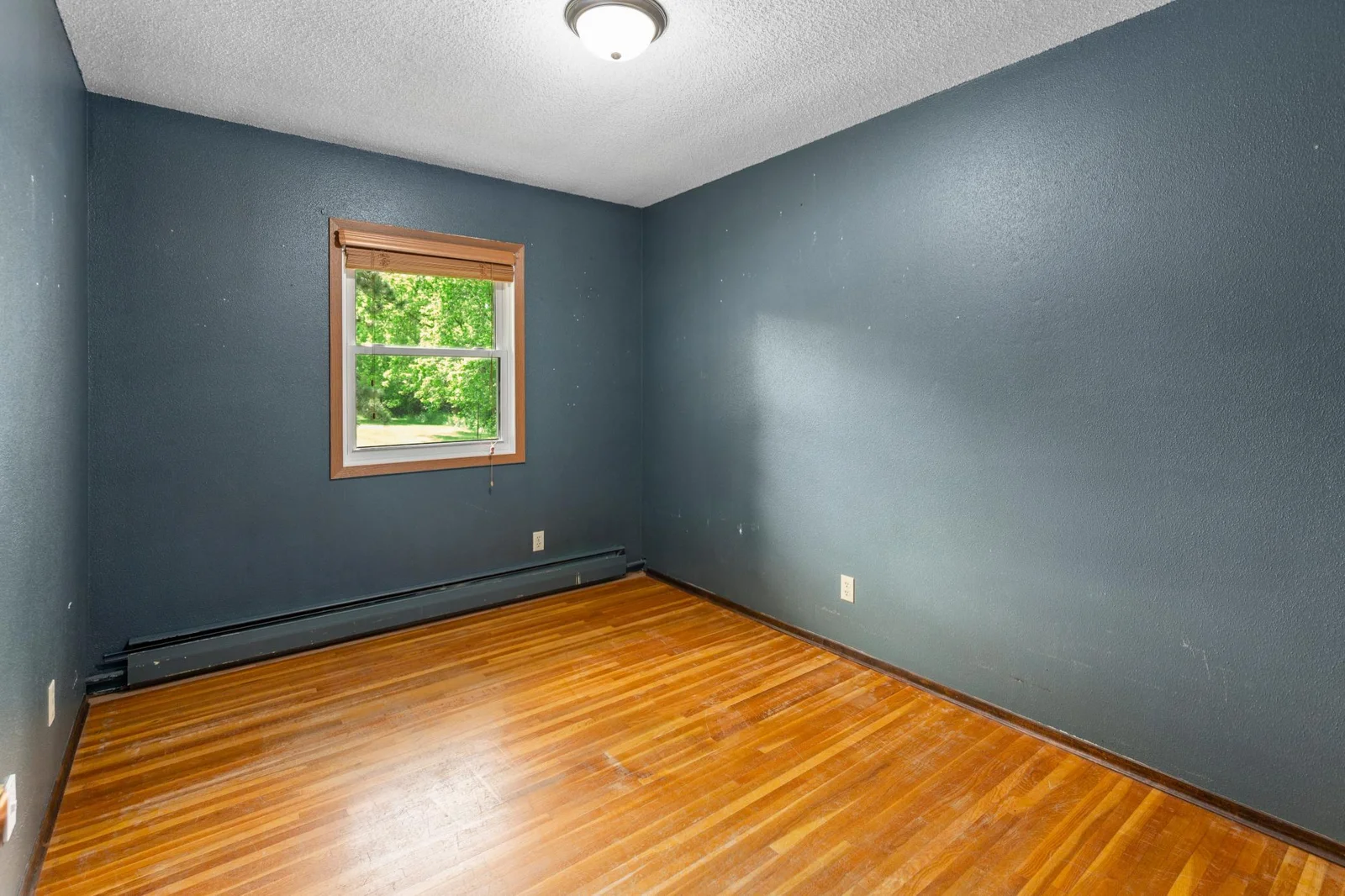 Main bedroom 2 1.jpg