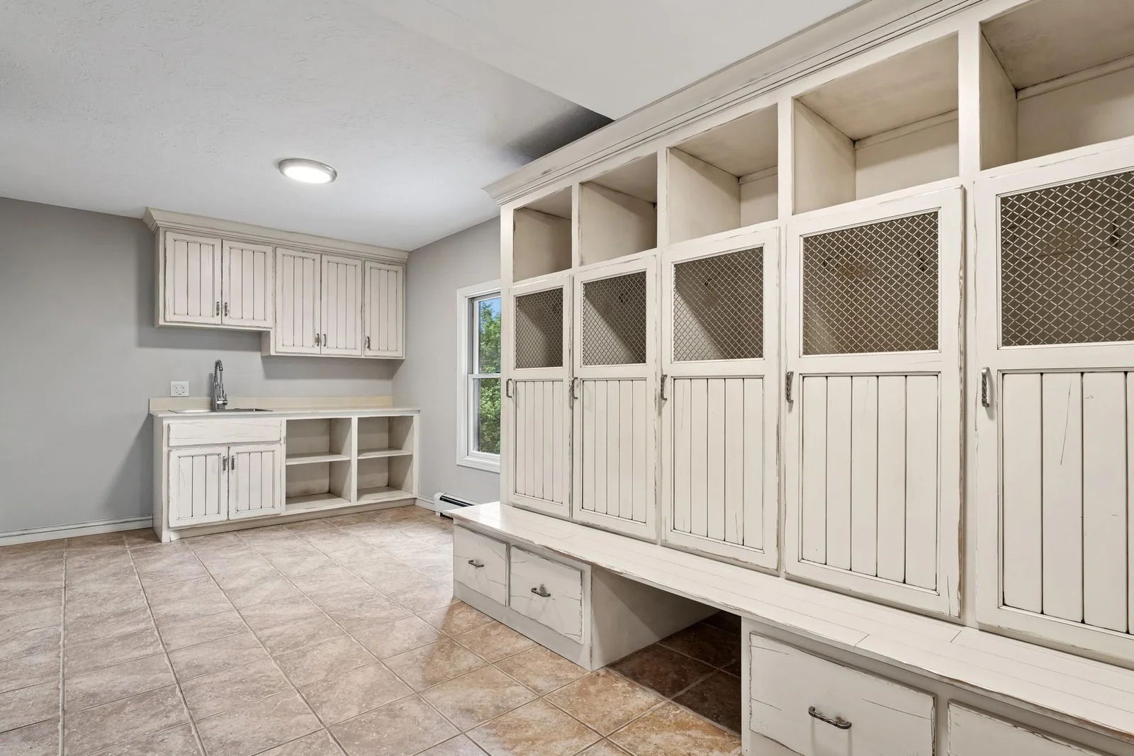 Mud room located between the kitchen and garage