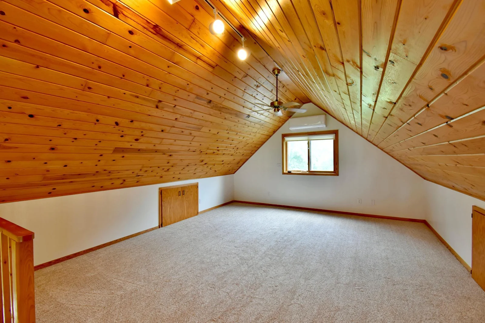 9198 Cty Road 34 NW, Alexandria, MN 56308.Large Loft