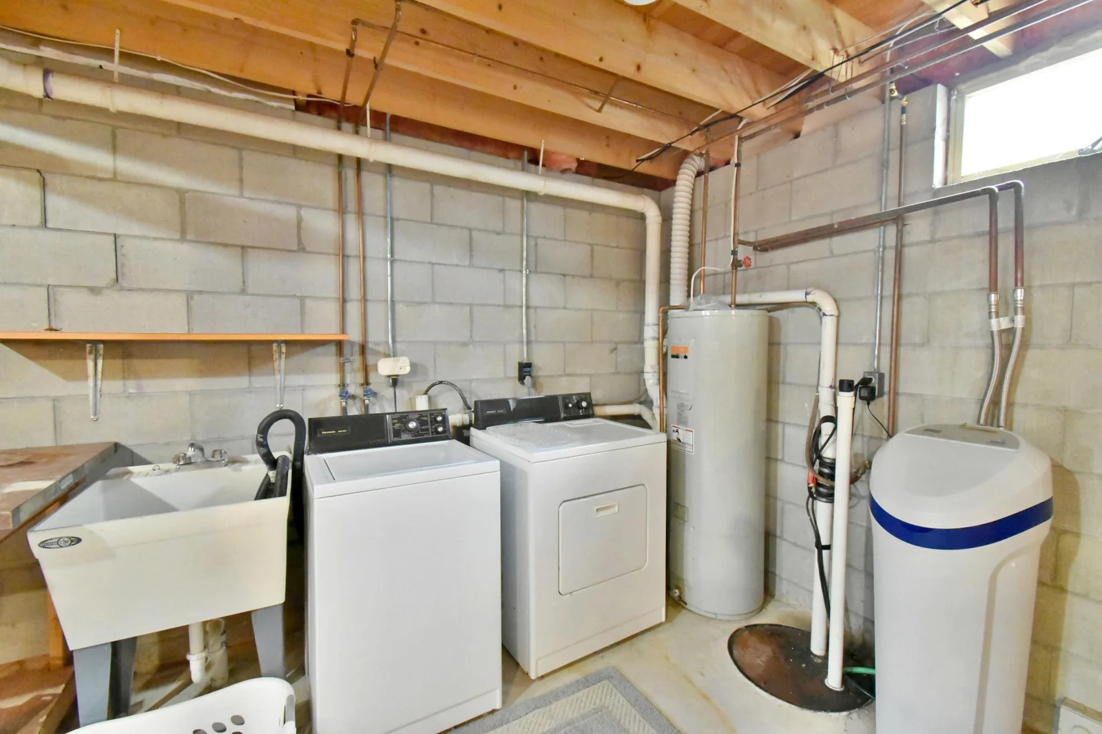 9198 Cty Road 34 NW, Alexandria, MN 56308>Laundry