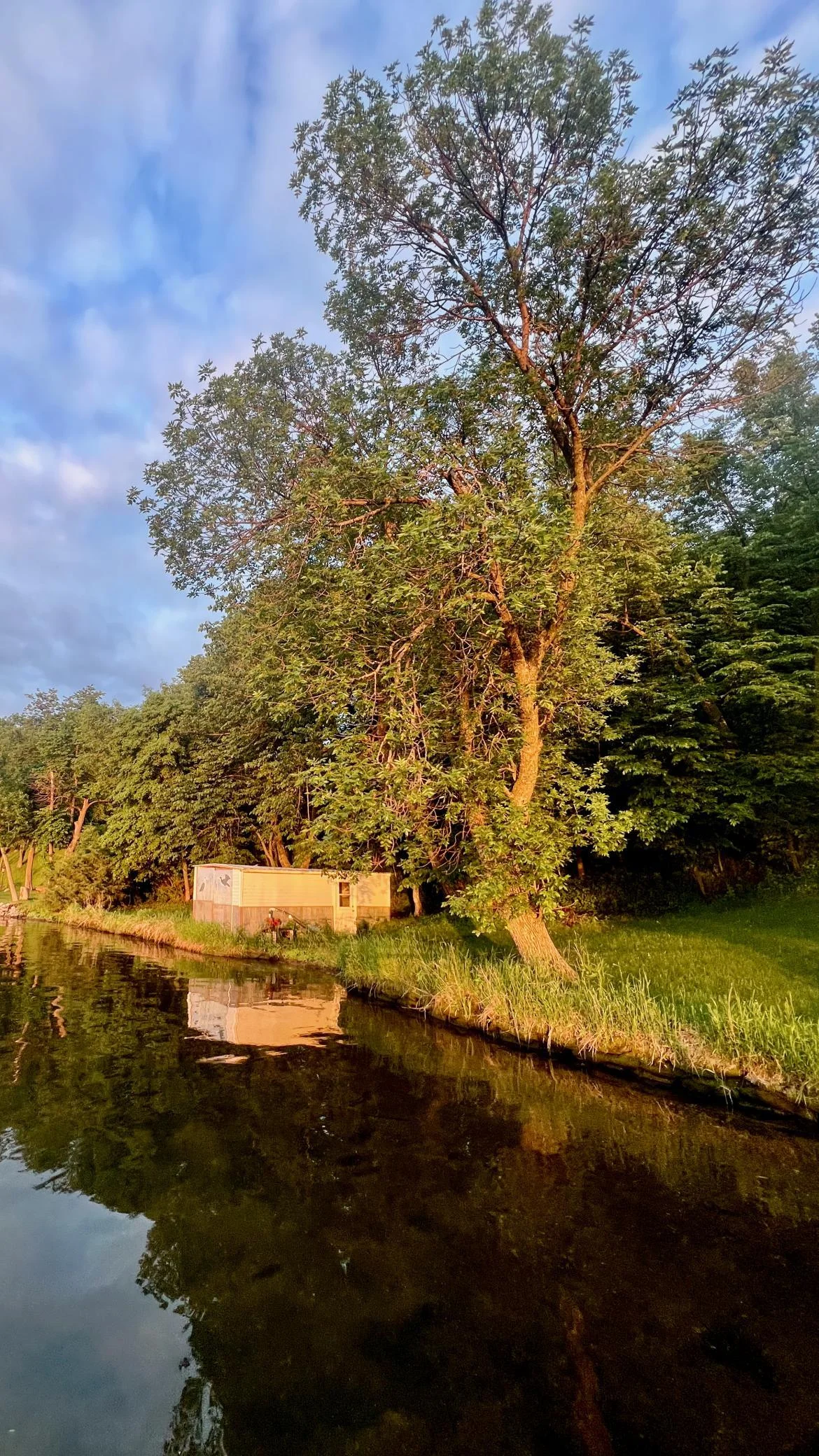 Vintage 10X16 boathouse
