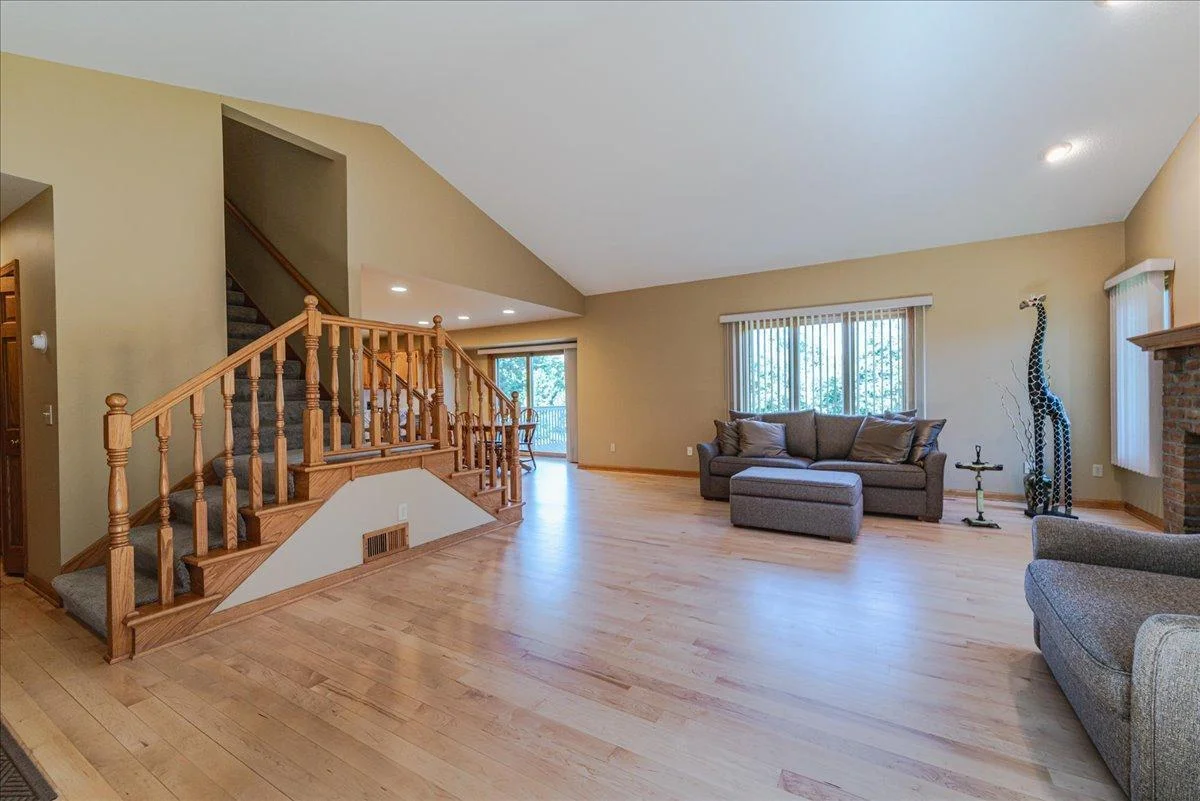 09-Living Room.jpg
