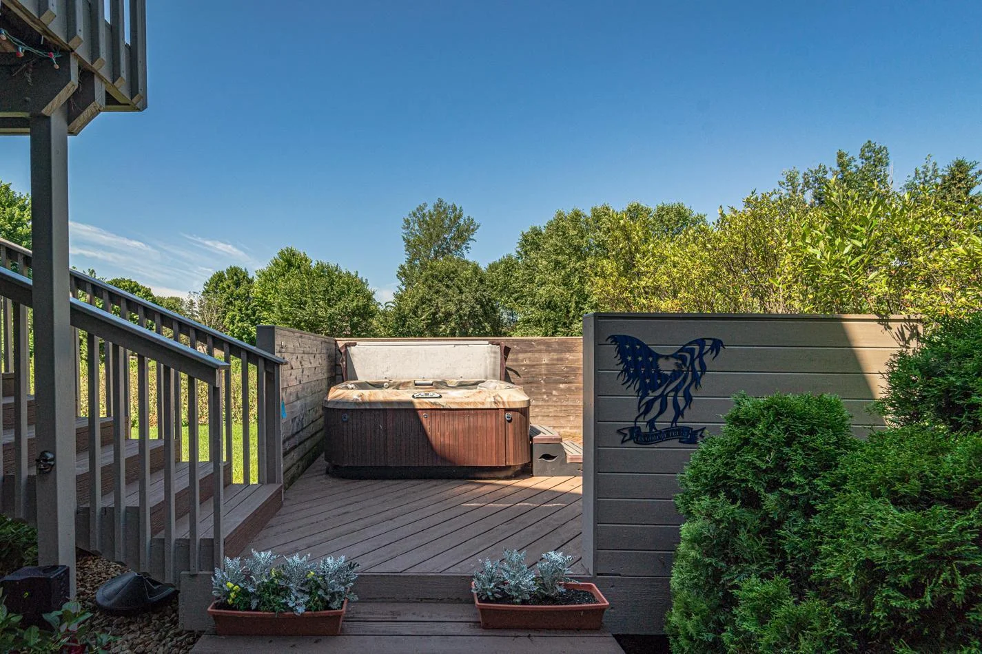 Lower Deck | Jacuzzi