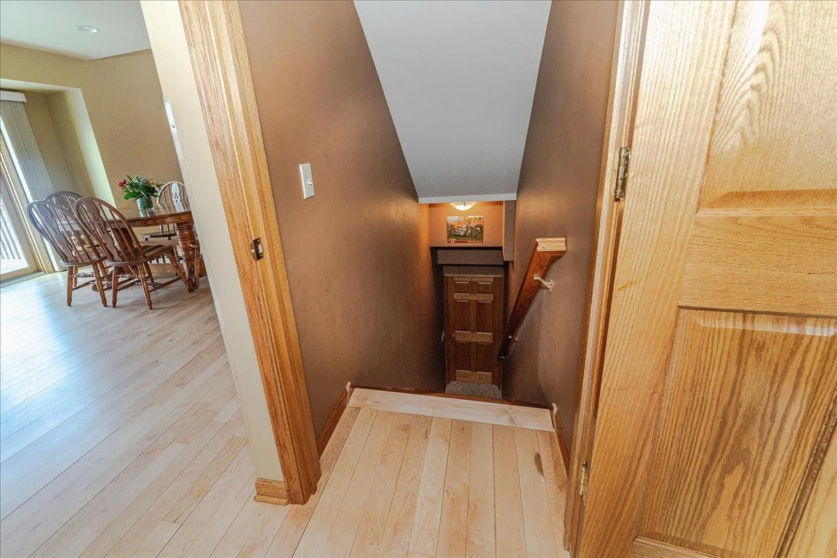 Lower Stairway