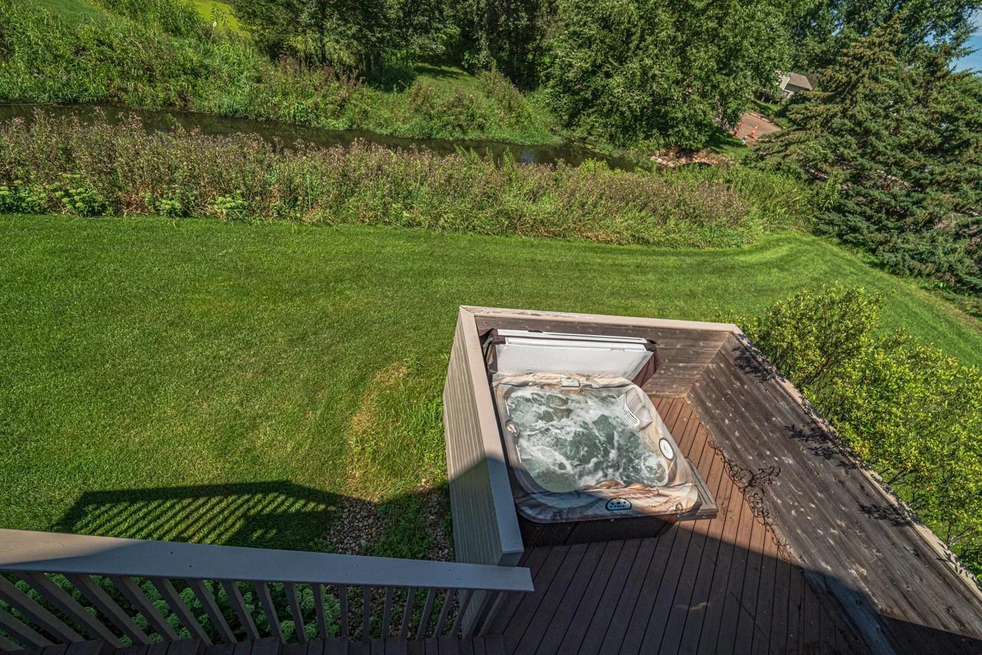 Lower Deck | Jacuzzi